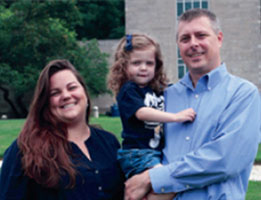 Photo of Kyle Simmerman ’99 and his family. Link to his story.