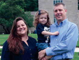 Photo of Kyle Simmerman ’99 and his family. Link to Life Stage Gift Planner Under Age 45 Situations.